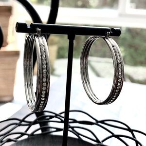 🌟 SALE $15 🌟 Vintage Crystal White Gold Plated Ribbed Hoop Pierced Earrings